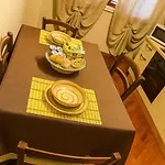Adeles House アパート